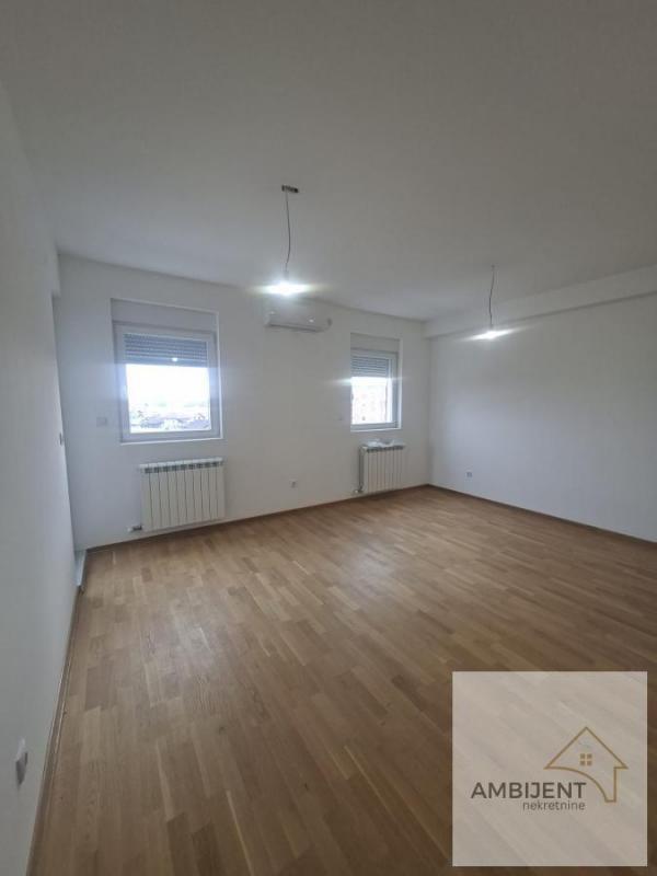 Stan na prodaju u Beogradu, Altina, trosoban, 56m2, cena 104303 evra