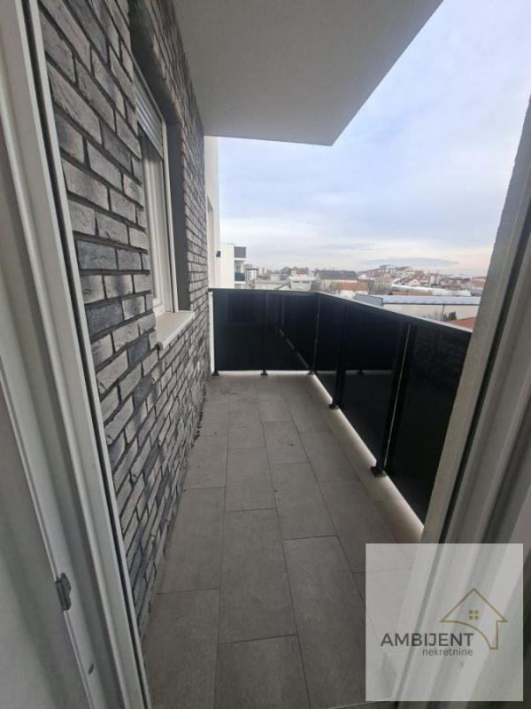 Stan na prodaju u Beogradu, Altina, trosoban, 56m2, cena 104303 evra