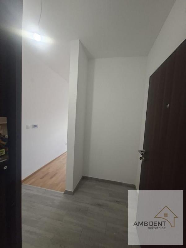 Stan na prodaju u Beogradu, Altina, trosoban, 56m2, cena 104303 evra