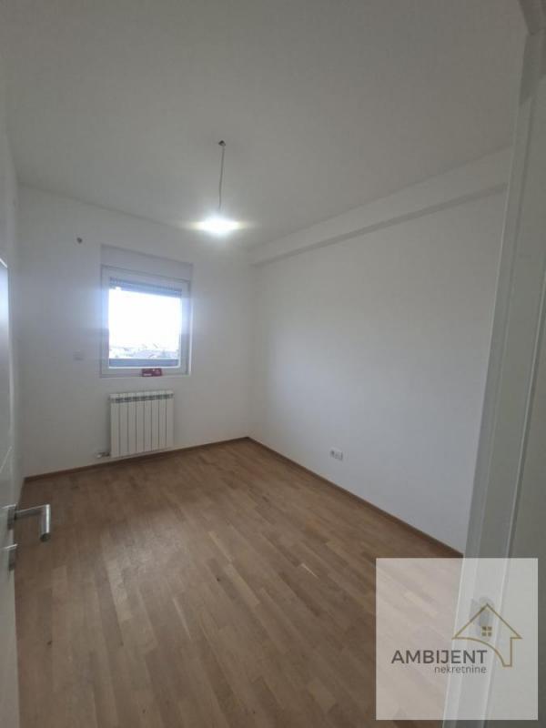 Stan na prodaju u Beogradu, Altina, trosoban, 56m2, cena 104303 evra