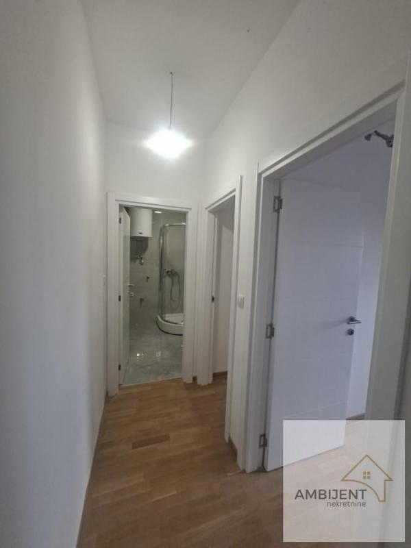 Stan na prodaju u Beogradu, Altina, trosoban, 56m2, cena 104303 evra