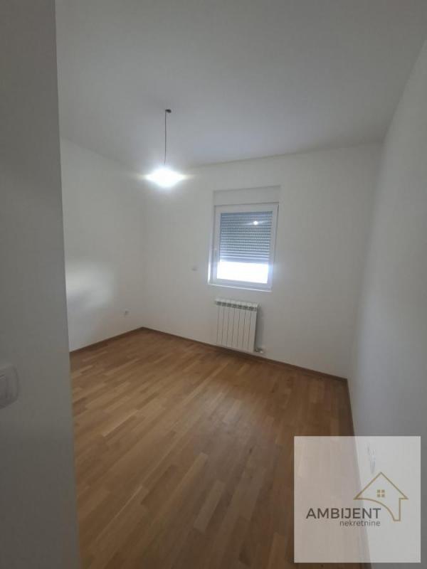 Stan na prodaju u Beogradu, Altina, trosoban, 56m2, cena 104303 evra