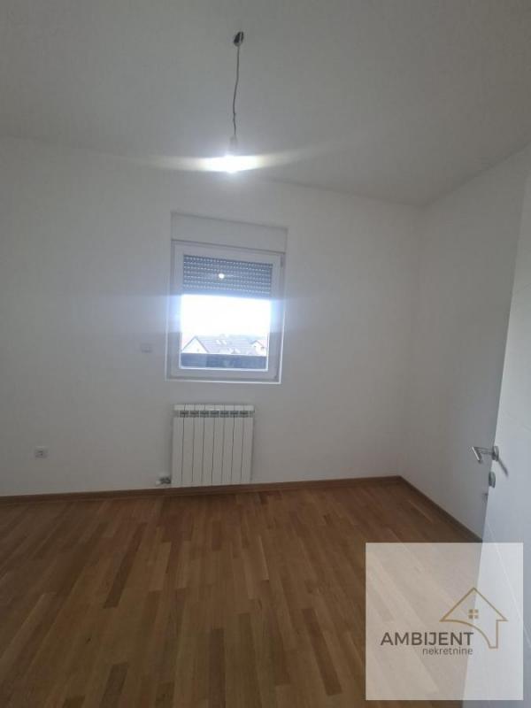 Stan na prodaju u Beogradu, Altina, trosoban, 58m2, cena 107300 evra