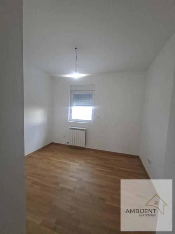 Stan na prodaju u Beogradu, Altina, trosoban, 58m2, cena 107300 evra