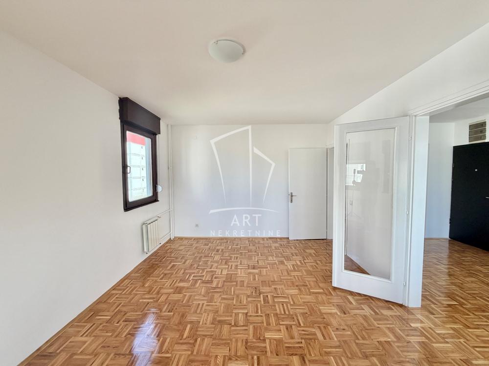 Stan na prodaju u Beogradu, Novi Beograd, trosoban, 73m2, cena 229000 evra