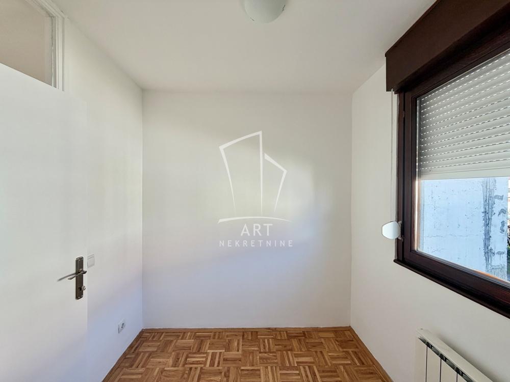 Stan na prodaju u Beogradu, Novi Beograd, trosoban, 73m2, cena 229000 evra