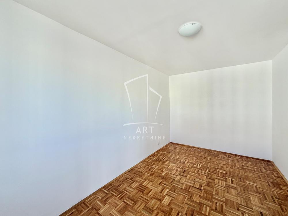 Stan na prodaju u Beogradu, Novi Beograd, trosoban, 73m2, cena 229000 evra