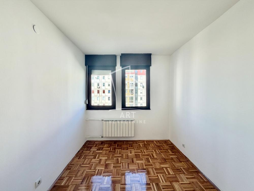 Stan na prodaju u Beogradu, Novi Beograd, trosoban, 73m2, cena 229000 evra