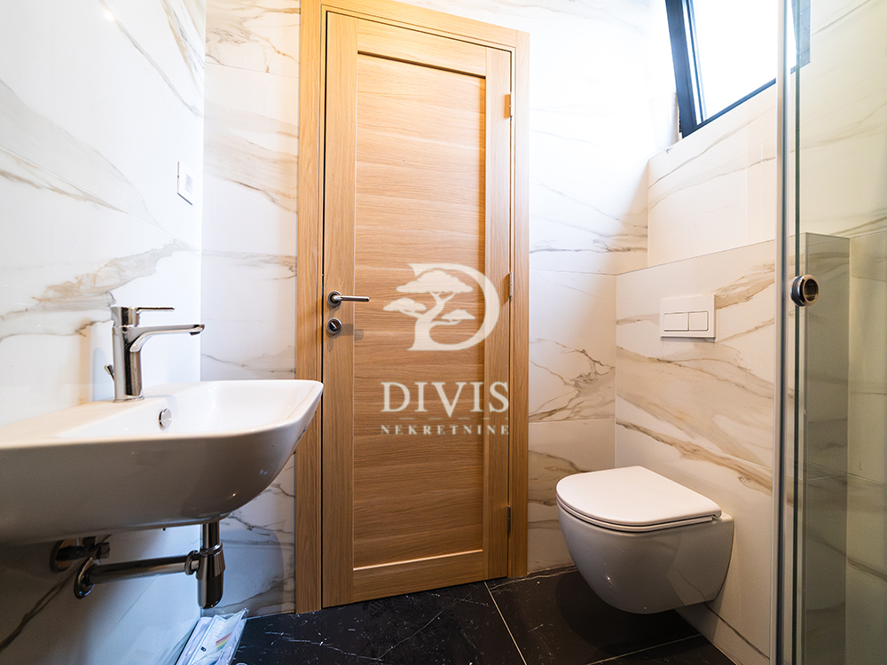 Stan na prodaju u Beogradu, Vračar (Hram), troiposoban, 71m2, cena 355000 evra