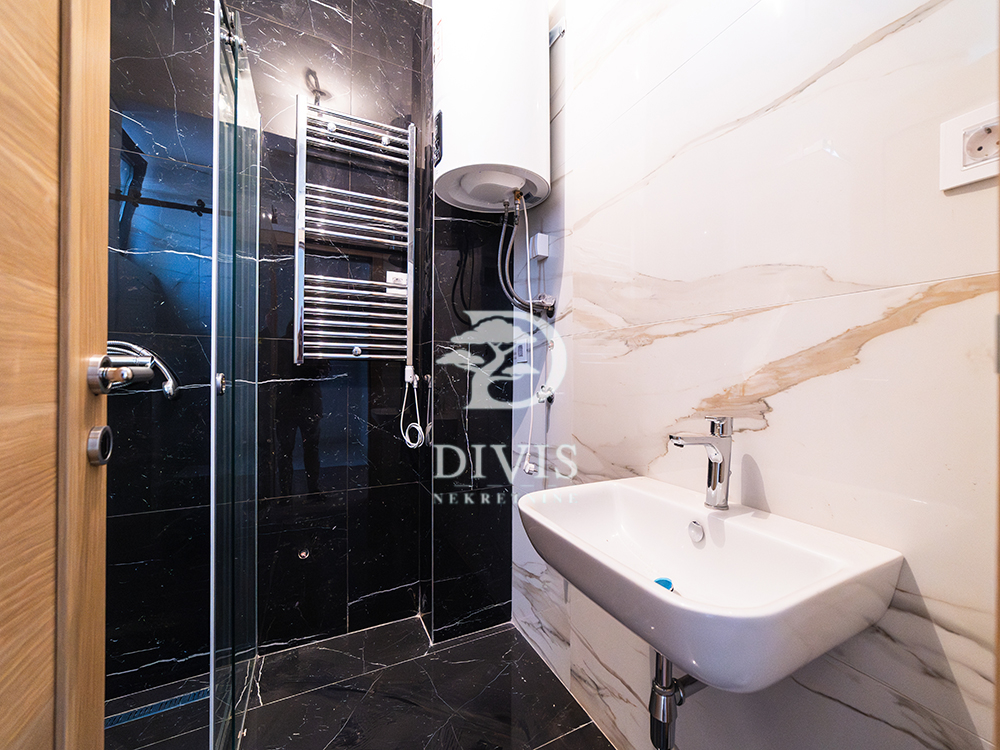 Stan na prodaju u Beogradu, Vračar (Hram), troiposoban, 71m2, cena 355000 evra