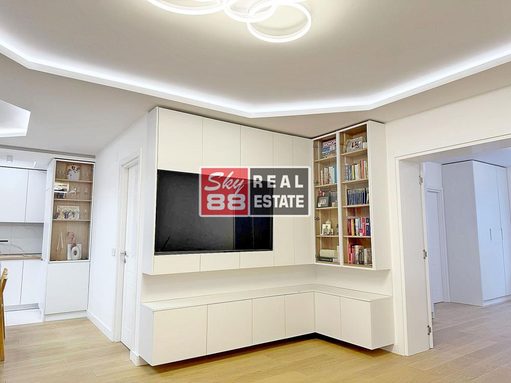 Stan na prodaju u Beogradu, Kalenić pijaca, trosoban, 89m2, cena 495000 evra