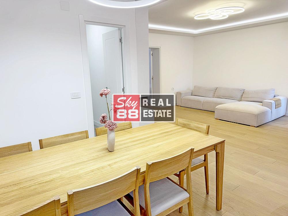 Stan na prodaju u Beogradu, Kalenić pijaca, trosoban, 89m2, cena 495000 evra