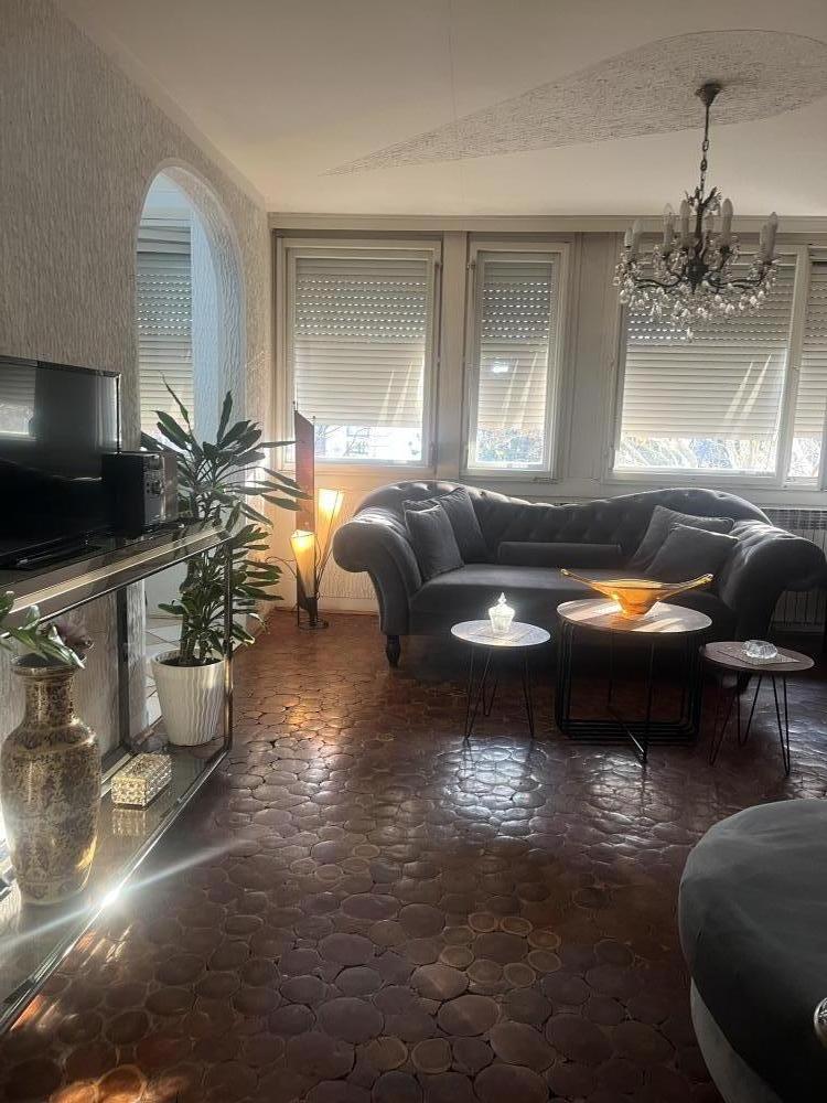 Stan na prodaju u Beogradu, Šumice, dvoiposoban, 57m2, cena 190000 evra