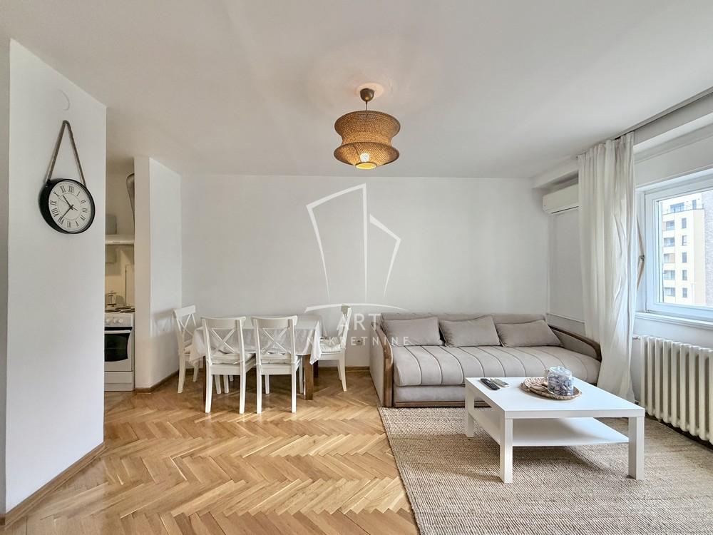 Stan na prodaju u Beogradu, Autokomanda, jednoiposoban, 42m2, cena 167000 evra