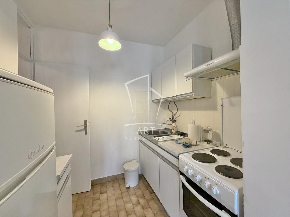 Stan na prodaju u Beogradu, Autokomanda, jednoiposoban, 42m2, cena 167000 evra