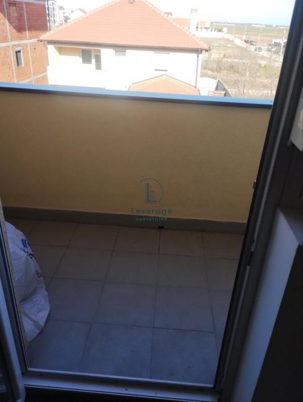 Stan na prodaju u Beogradu, Ledine, trosoban, 68m2, cena 150000 evra