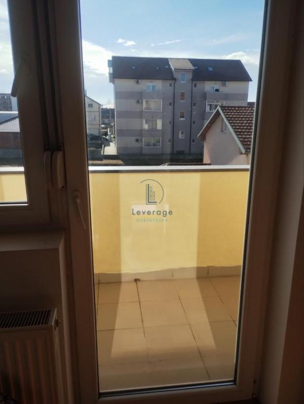 Stan na prodaju u Beogradu, Ledine, trosoban, 68m2, cena 150000 evra