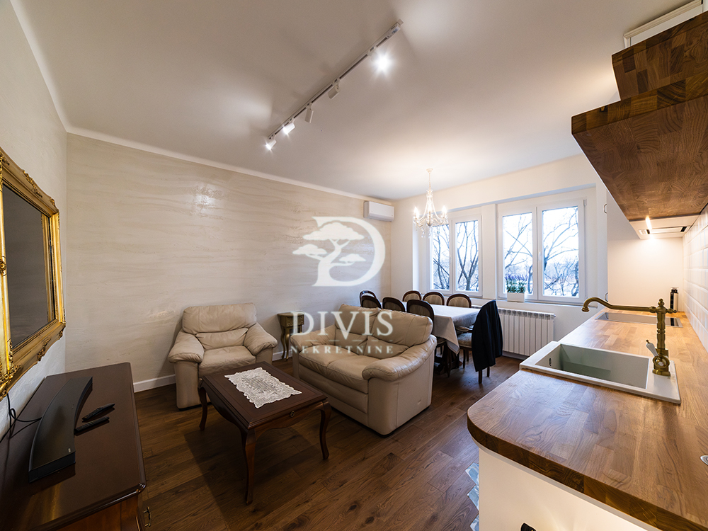 Stan na prodaju u Beogradu, Senjak, trosoban, 78m2, cena 295000 evra