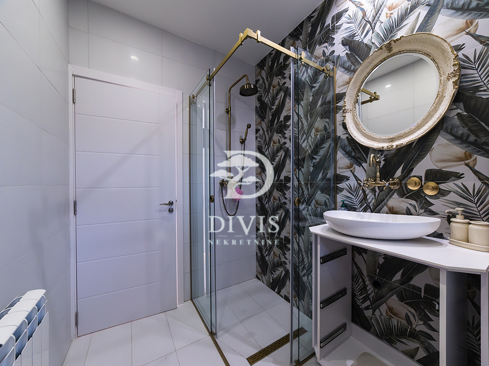 Stan na prodaju u Beogradu, Senjak, trosoban, 78m2, cena 295000 evra