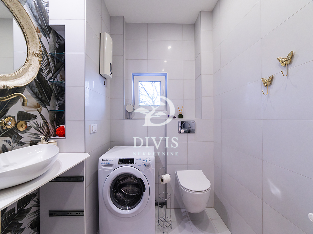 Stan na prodaju u Beogradu, Senjak, trosoban, 78m2, cena 295000 evra