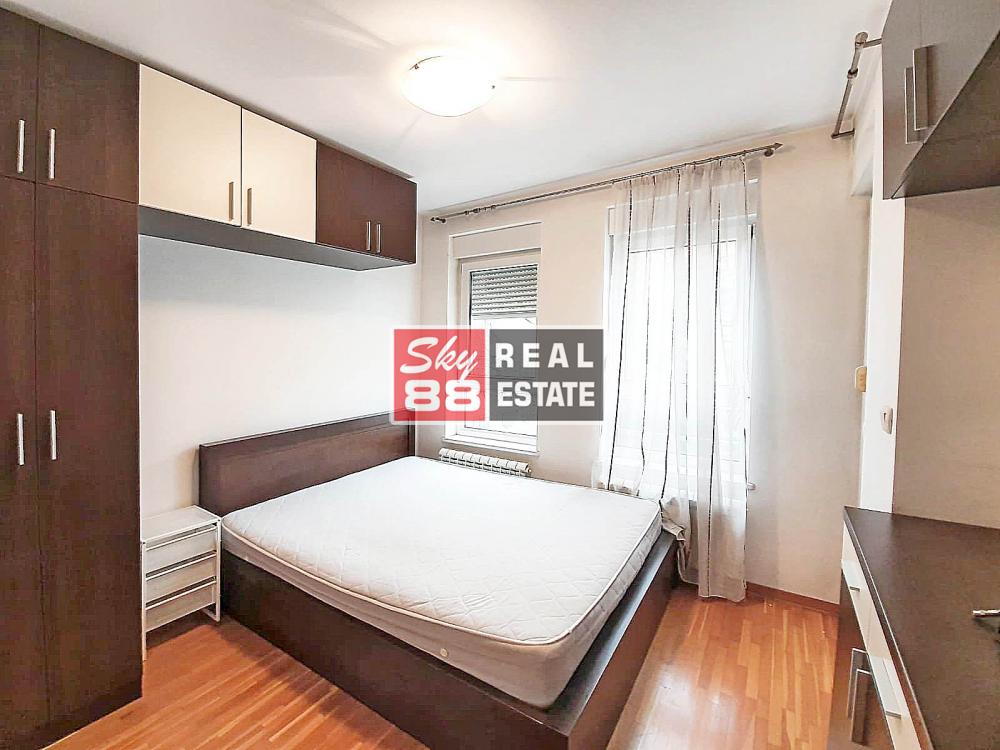 Stan na prodaju u Beogradu, Vračar, trosoban, 57m2, cena 227000 evra