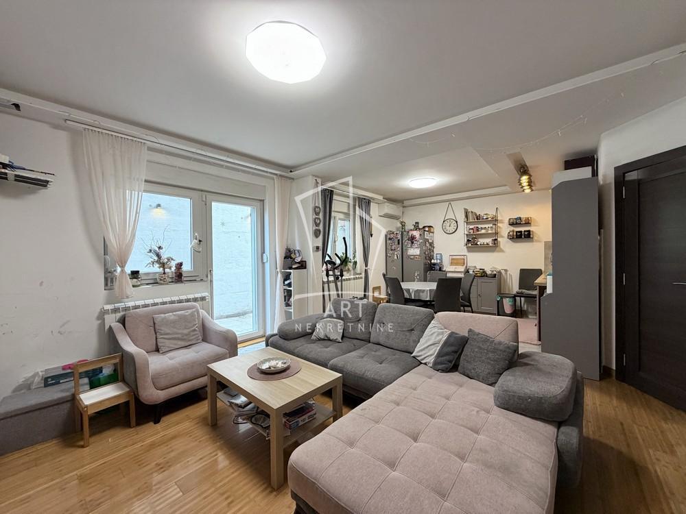 Stan na prodaju u Beogradu, Palilula, cetvorosoban, 76m2, cena 269000 evra