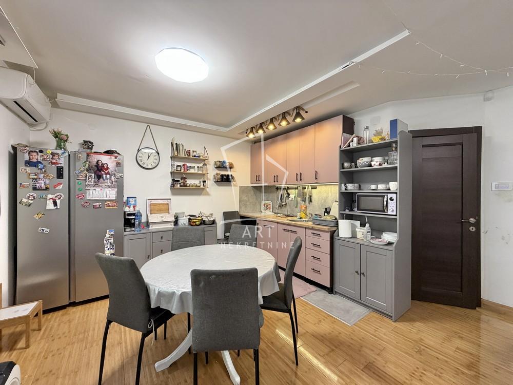 Stan na prodaju u Beogradu, Palilula, cetvorosoban, 76m2, cena 269000 evra