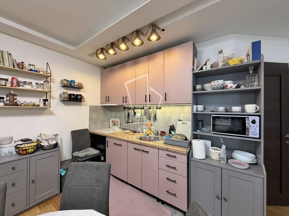 Stan na prodaju u Beogradu, Palilula, cetvorosoban, 76m2, cena 269000 evra