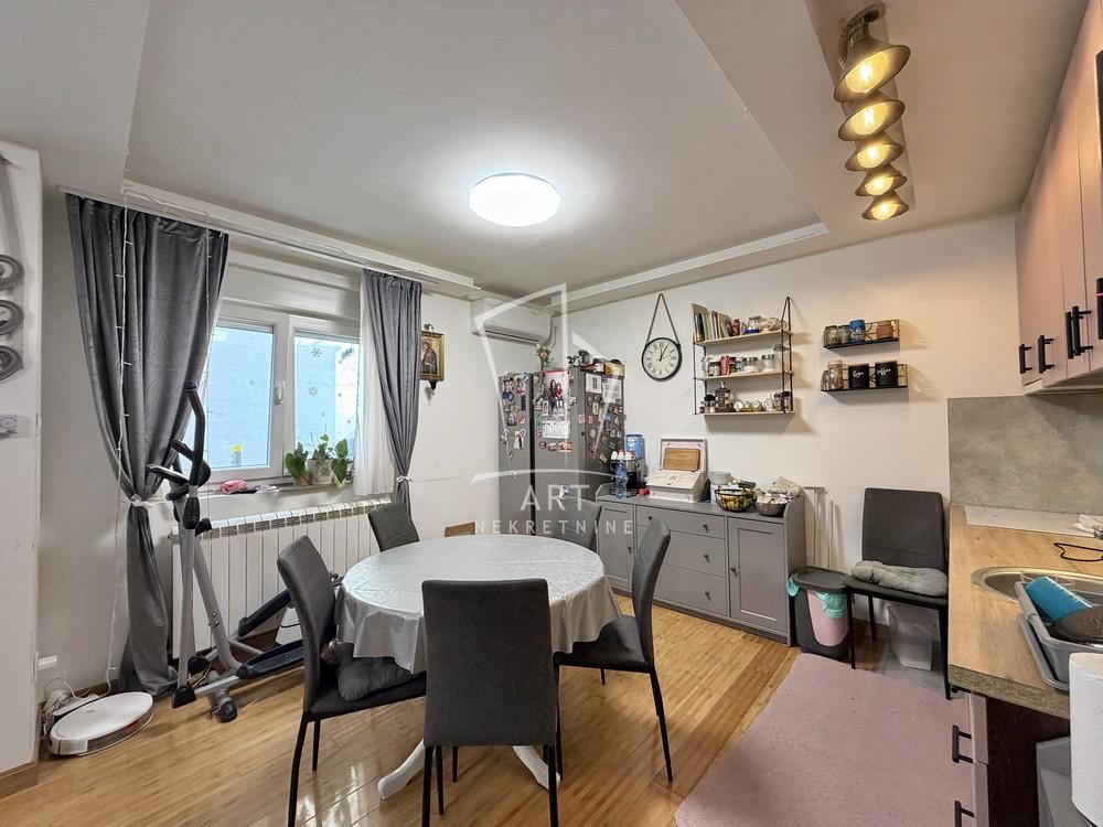 Stan na prodaju u Beogradu, Palilula, cetvorosoban, 76m2, cena 269000 evra