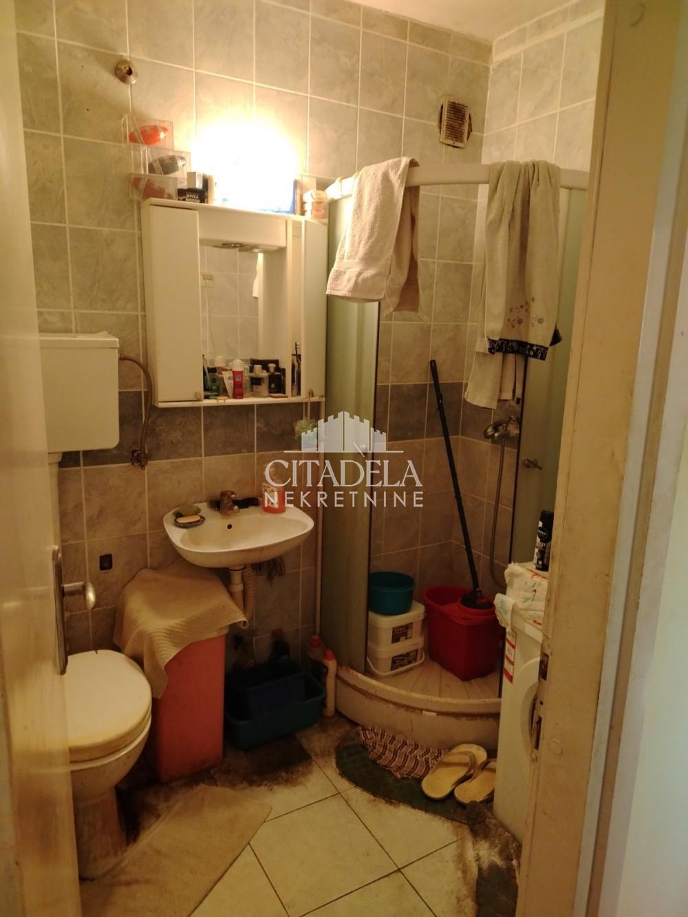 Stan na prodaju u Beogradu, Čukarica, dvoiposoban, 65m2, cena 143000 evra