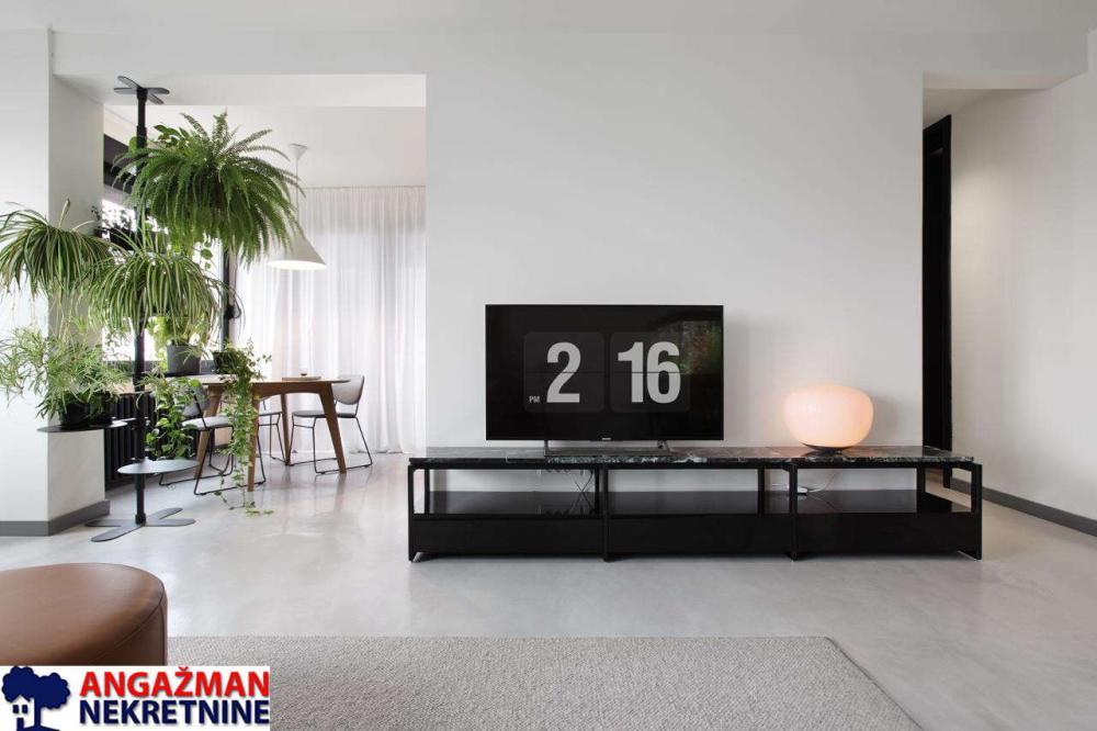 Stan na prodaju u Beogradu, Novi Beograd blok 23, trosoban, 75m2, cena 320000 evra