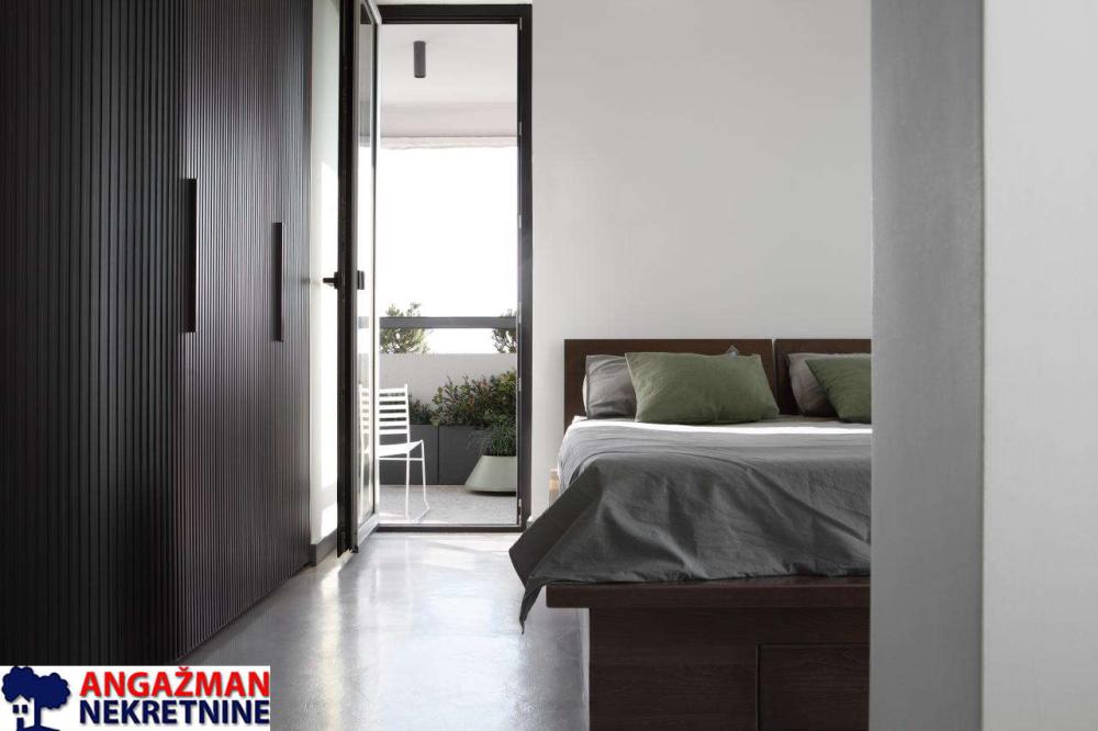 Stan na prodaju u Beogradu, Novi Beograd blok 23, trosoban, 75m2, cena 320000 evra