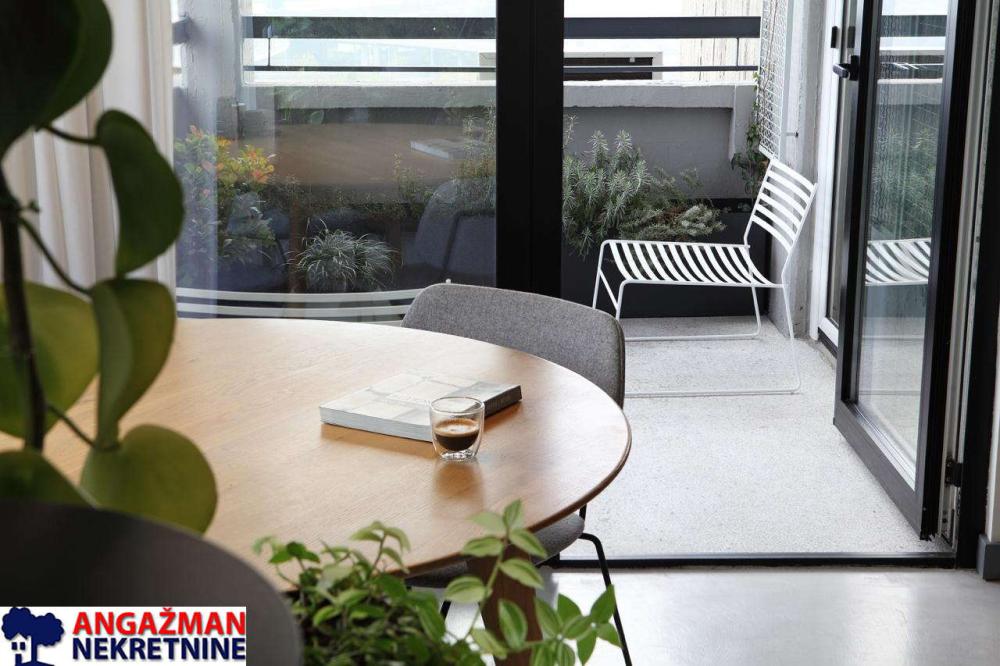 Stan na prodaju u Beogradu, Novi Beograd blok 23, trosoban, 75m2, cena 320000 evra