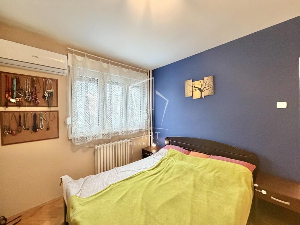 Stan na prodaju u Beogradu, Karaburma, dvosoban, 54m2, cena 150000 evra