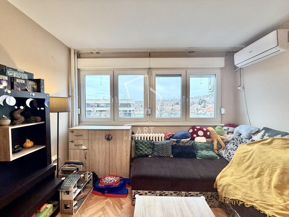 Stan na prodaju u Beogradu, Karaburma, dvosoban, 54m2, cena 150000 evra