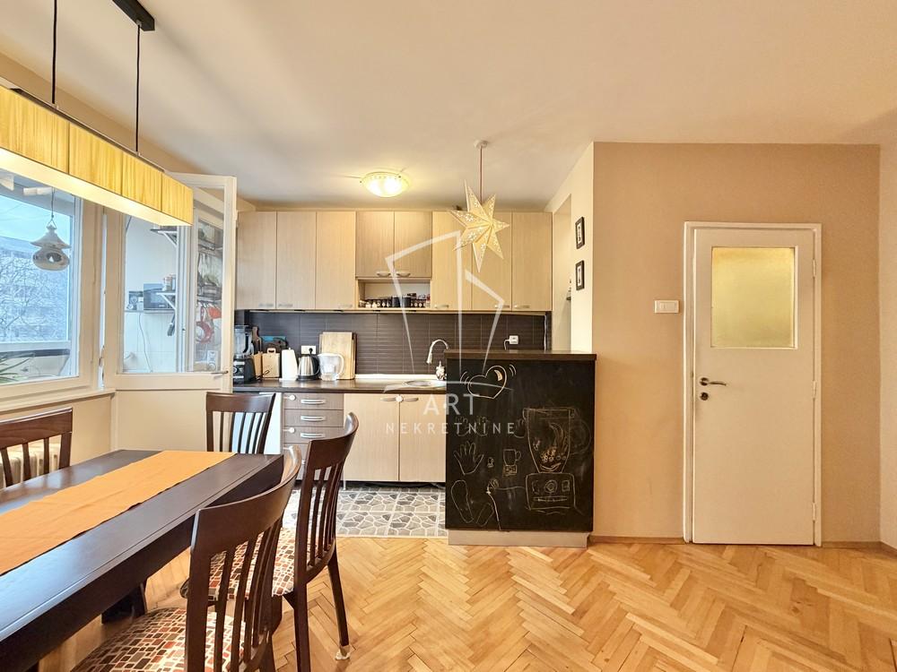 Stan na prodaju u Beogradu, Karaburma, dvosoban, 54m2, cena 150000 evra