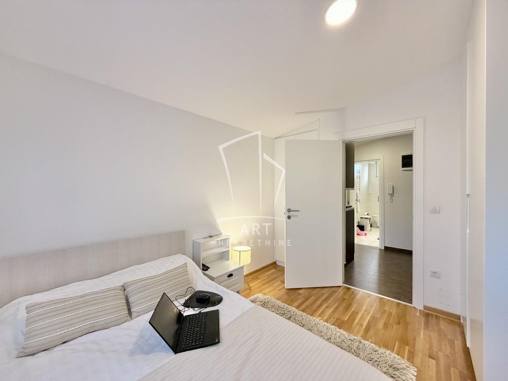 Stan na prodaju u Beogradu, Pašino brdo, dvoiposoban, 57m2, cena 198000 evra