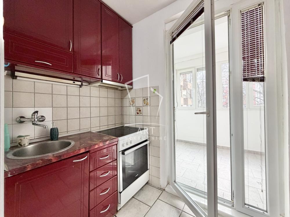 Stan na prodaju u Beogradu, Karaburma, dvosoban, 55m2, cena 155000 evra