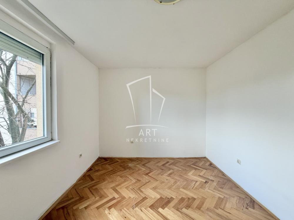 Stan na prodaju u Beogradu, Karaburma, dvosoban, 55m2, cena 155000 evra