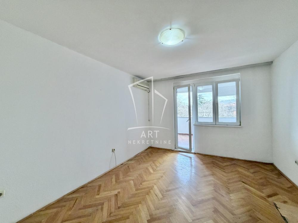 Stan na prodaju u Beogradu, Karaburma, dvosoban, 55m2, cena 155000 evra