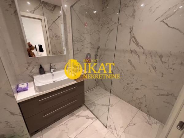 Stan na prodaju u Beogradu, Novi Beograd, cetvorosoban, 124m2, cena 675000 evra