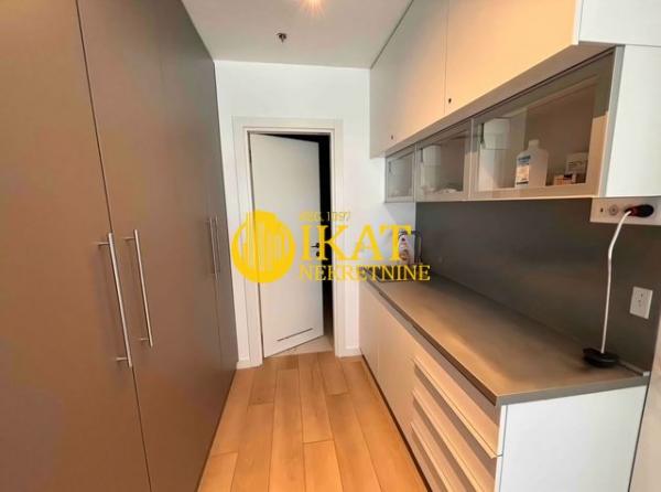 Stan na prodaju u Beogradu, Novi Beograd, cetvorosoban, 124m2, cena 675000 evra