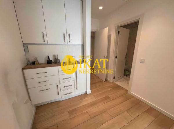 Stan na prodaju u Beogradu, Novi Beograd, cetvorosoban, 124m2, cena 675000 evra