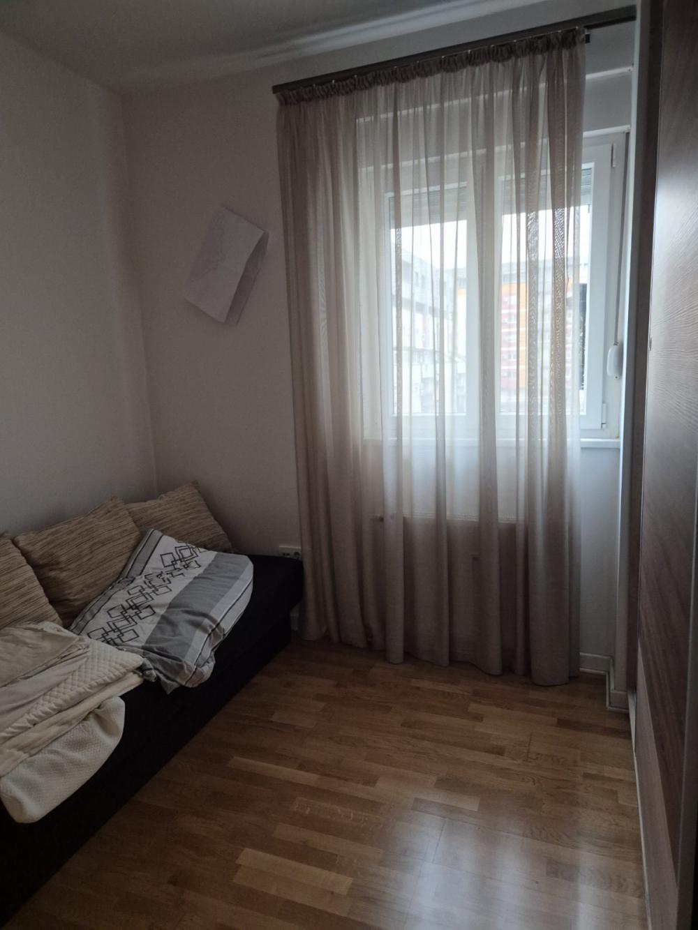 Stan na prodaju u Beogradu, Karaburma, cetvorosoban, 74m2, cena 305000 evra