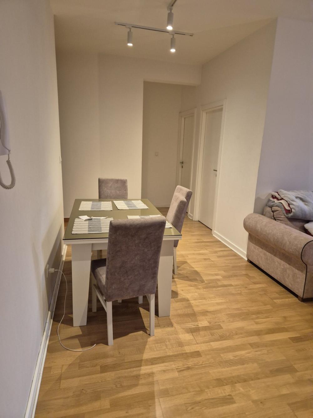 Stan na prodaju u Beogradu, Karaburma, cetvorosoban, 74m2, cena 305000 evra