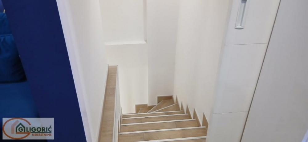 Stan na prodaju u Beogradu, Đeram pijaca, cetvorosoban, 155m2, cena 500000 evra