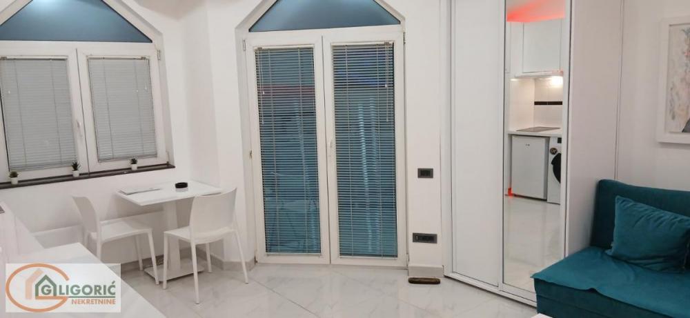 Stan na prodaju u Beogradu, Đeram pijaca, cetvorosoban, 155m2, cena 500000 evra