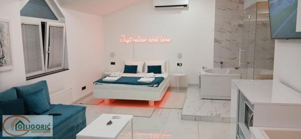 Stan na prodaju u Beogradu, Đeram pijaca, cetvorosoban, 155m2, cena 500000 evra