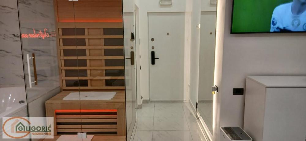 Stan na prodaju u Beogradu, Đeram pijaca, cetvorosoban, 155m2, cena 500000 evra