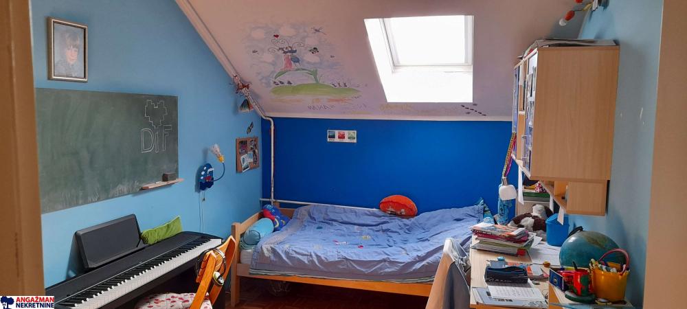 Stan na prodaju u Beogradu, Novi Beograd, troiposoban, 89m2, cena 220000 evra